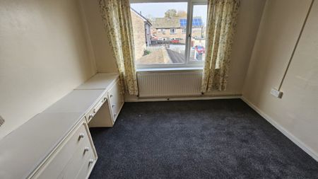 2 bed Apartment - To Let - Photo 3
