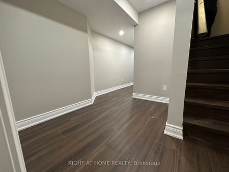 Detached Home For Lease | X8143910 - Photo 2