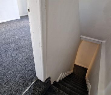 Church Hill, Eastborough, Dewsbury - Photo 3