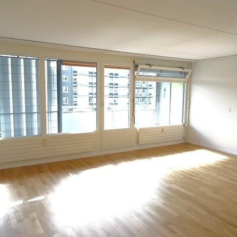 2.5-ZW à 62 m² im 7. OG mit Balkon - Photo 1