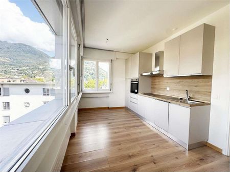 3.5 room apartment in the center of Lugano with partial lake view - Photo 3