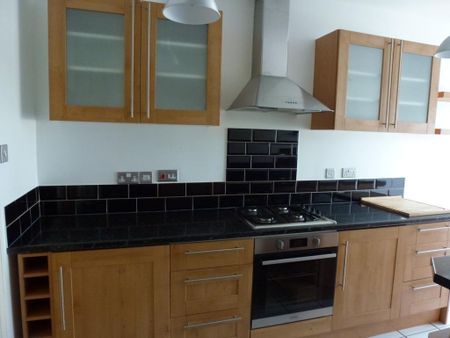 2 bedroom flat to rent - Photo 5