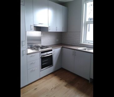 2 Bed Flat, Henniker Gardens, E6 - Photo 2
