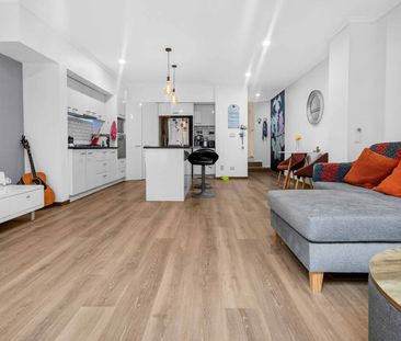 Sunny 3-Bedroom Home with Urban Views - Gulf Harbour - Photo 5