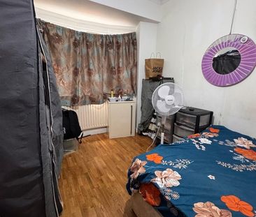 Room in a Shared House, Denbigh Road, E6 - Photo 1