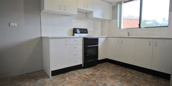 TWO BEDROOM APARTMENT IN GREAT LOCATION! - Photo 3