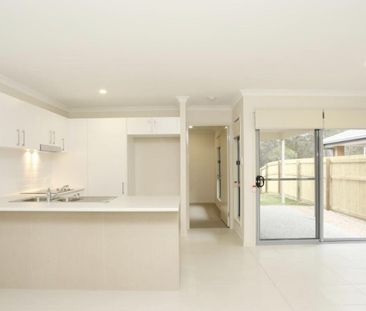 Spacious Three-Bedroom Duplex in Family-Friendly Estate - Photo 3