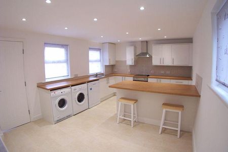 2 bedroom townhouse to rent - Photo 4