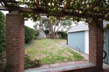 To Rent Bingham Road, Winton, Bournemouth, BH9 £2,600 pcm Tenancy Info - Photo 2