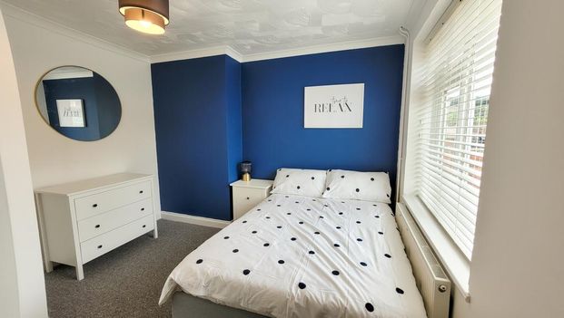 5 bedroom end of terrace house to rent - Photo 1