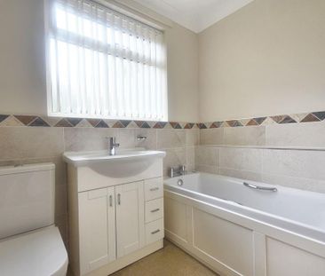 3 bedroom detached bungalow to rent - Photo 1