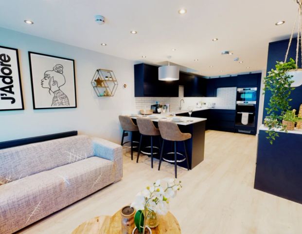 6 Bedroom, 1 Bathroom - Photo 1