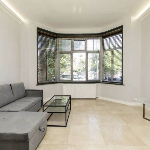 Modern Apartment - Photo 1
