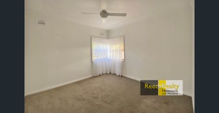 SPACIOUS FAMILY HOME - Photo 5