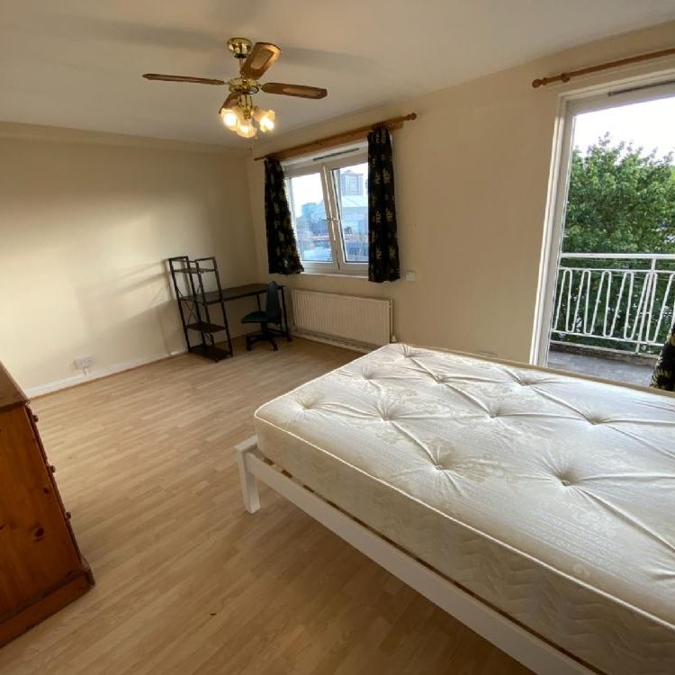 3 bedroom flat to rent - Photo 1