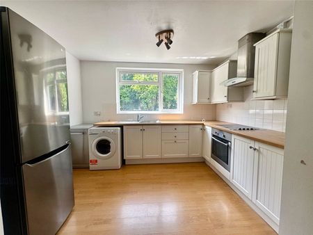 York Road, Woking, Surrey, GU22 7XS - Photo 5