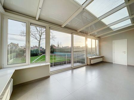 Zeer ruime villa met 4 slpkrs gelegen op TOP locatie - Photo 2