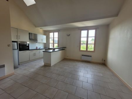 Location Appartement 3 pièces 82m² SABLE SUR SARTHE 72300 - Photo 4