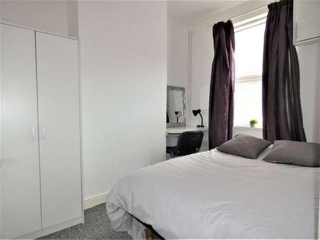 Refinery Street, Newcastle-under-lyme, Staffordshire, ST5 - Photo 3