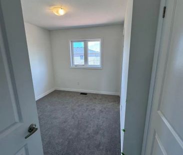 10 REID AVENUE N - Photo 2