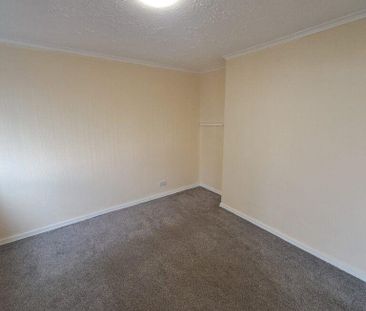 2 bedroom end of terrace house to rent - Photo 2