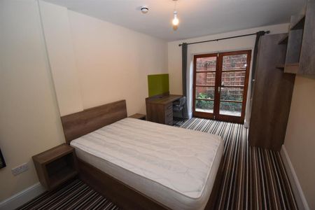 7 bedroom flat to rent - Photo 3