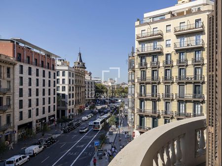 Magnificent 3-bedroom apartment of exceptional quality with parking for rent in Barcelona’s Eixample Right - Photo 4