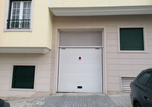 Fantástico Apartamento T2 para Arrendamento na Amadora