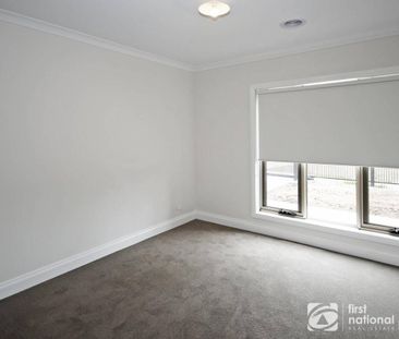 Brand new Metricon home - Photo 5