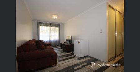 Spacious Home in Gelorup - Photo 3