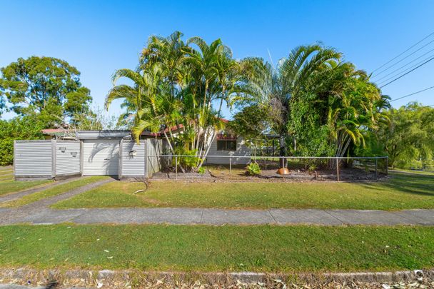 8 Phie St, Loganlea QLD 4131 - House For Rent | Domain - Photo 1