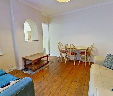 4 bedroom semi-detached house to rent - Photo 2