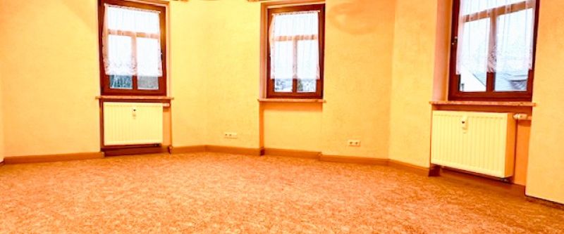 Modernes Tageslichtbad mit Dusche - Einbauküche - 3-Raum-Wohnung in Schlettau im Dachgeschoss! - Photo 1