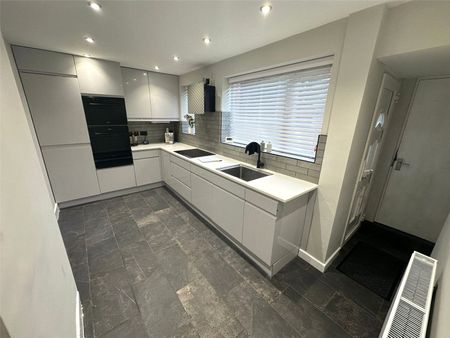 Alexandra Road, Aldershot, Hampshire, GU11 - Photo 3
