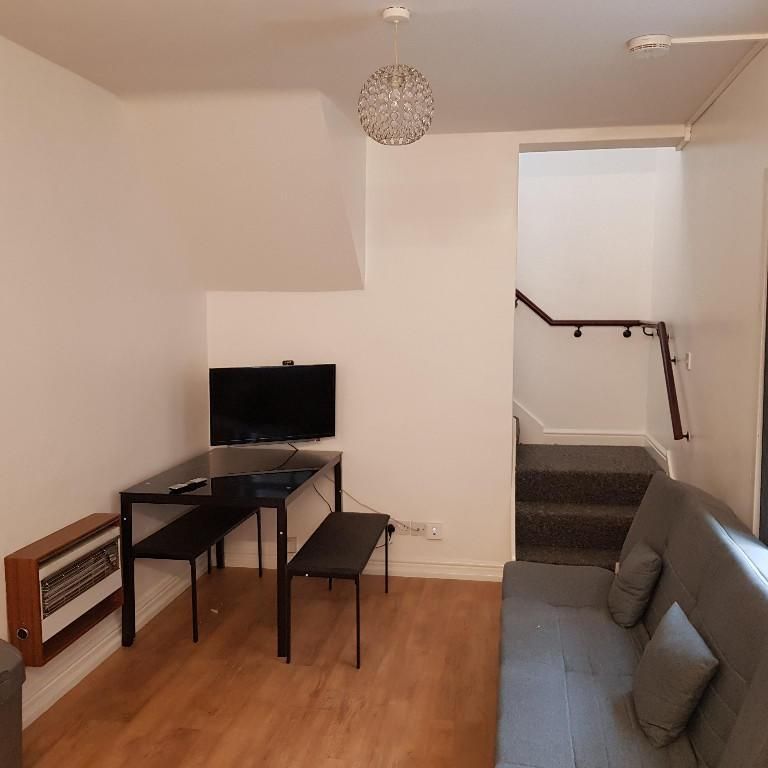 1 bedroom ground floor maisonette to rent - Photo 1