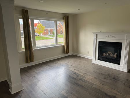 For Lease - 97 Central Park Boulevard Unit# UPPER, Oshawa, Ontario - Photo 2