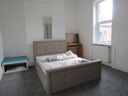 4 bedroom maisonette to rent - Photo 4