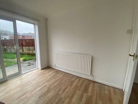 Oak Road, PO15 - Photo 2