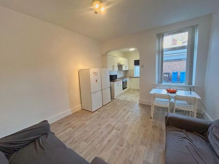 4 bedroom house share to rent - Photo 2