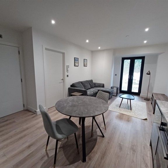 1 BED Apartment To rent - Photo 1