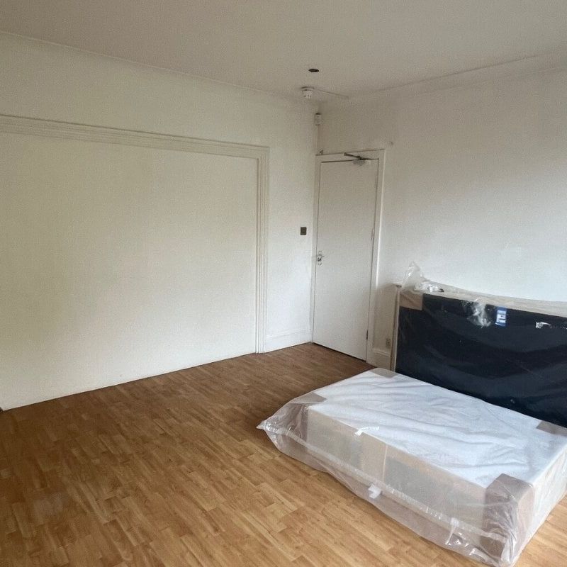 Elgar Avenue - Photo 1