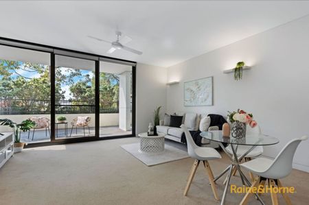 Prestigious Location Luxury Villa-like Garden Apartment - Photo 3