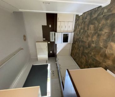3 Bedroom Highset House - Photo 3