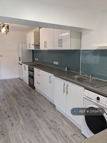 1 bedroom in a house share to rent - Photo 4