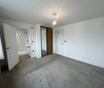 4 bedroom detached house to rent - Photo 3