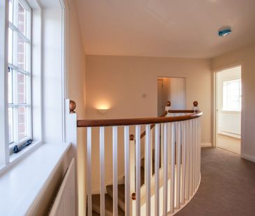 A rare opportunity to rent a spacious four-bedroom detached home, n... - Photo 3