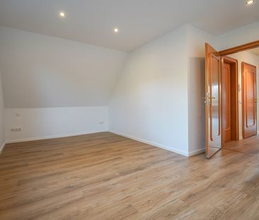 Gemütliche 3-Zimmer-Wohnung mit Balkon, Einbauküche und Garage in r... - Foto 5