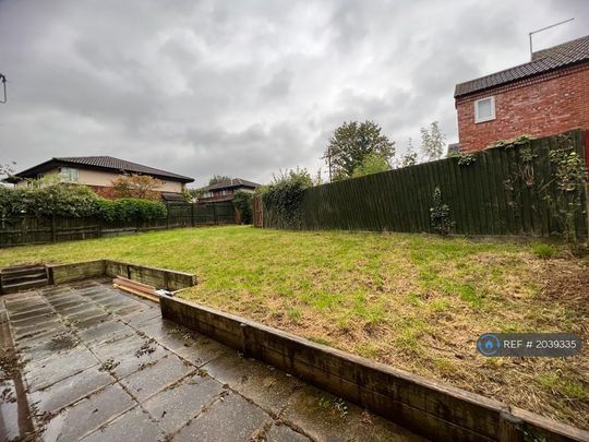 1 bedroom in a house share to rent - Photo 1