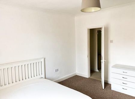 4 bedroom terraced house to rent - Photo 4