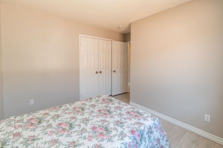 For Lease - 208 Steel Street, Barrie, Ontario - Photo 3